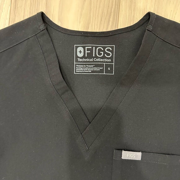 Black Figs Caterina Scrub Top - Picture 2 of 3